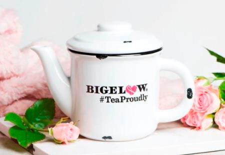 Exclusive!  Warm Hugs Teapot